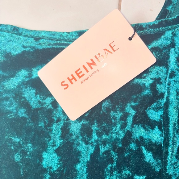 SHEIN BAE Split Thigh Green Velvet Cami Dress NWT Size M - Picture 7 of 8